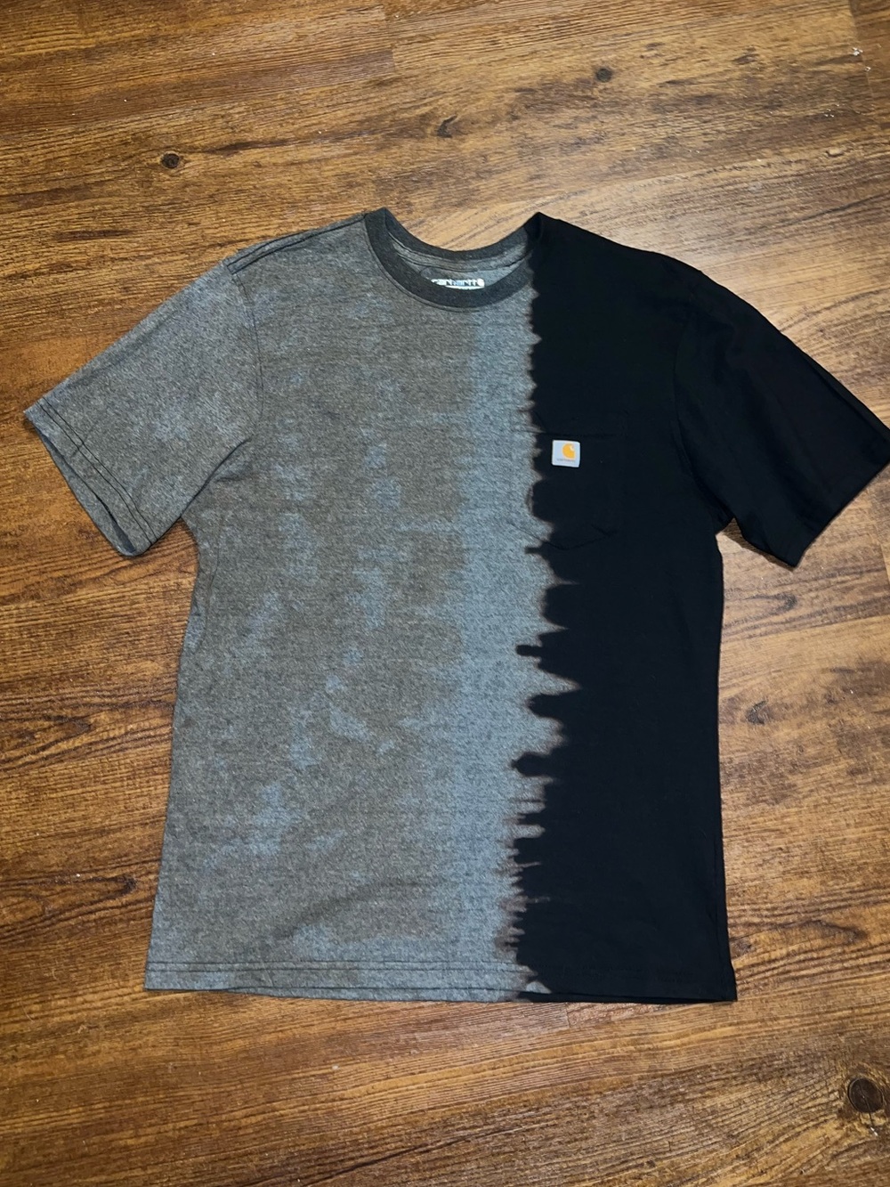 Carhartt Black Split Tie Dye Gray Short Sleeve Pocket Crewneck Shirt Size M